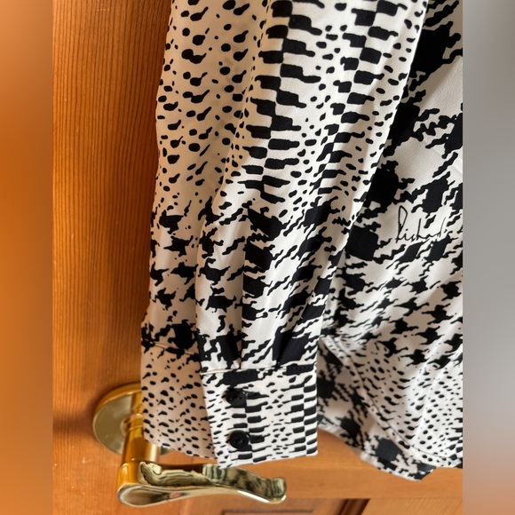 NWT H&M Women’s Black and White long sleeve button down blouse. Size 0 - Picture 4 of 11